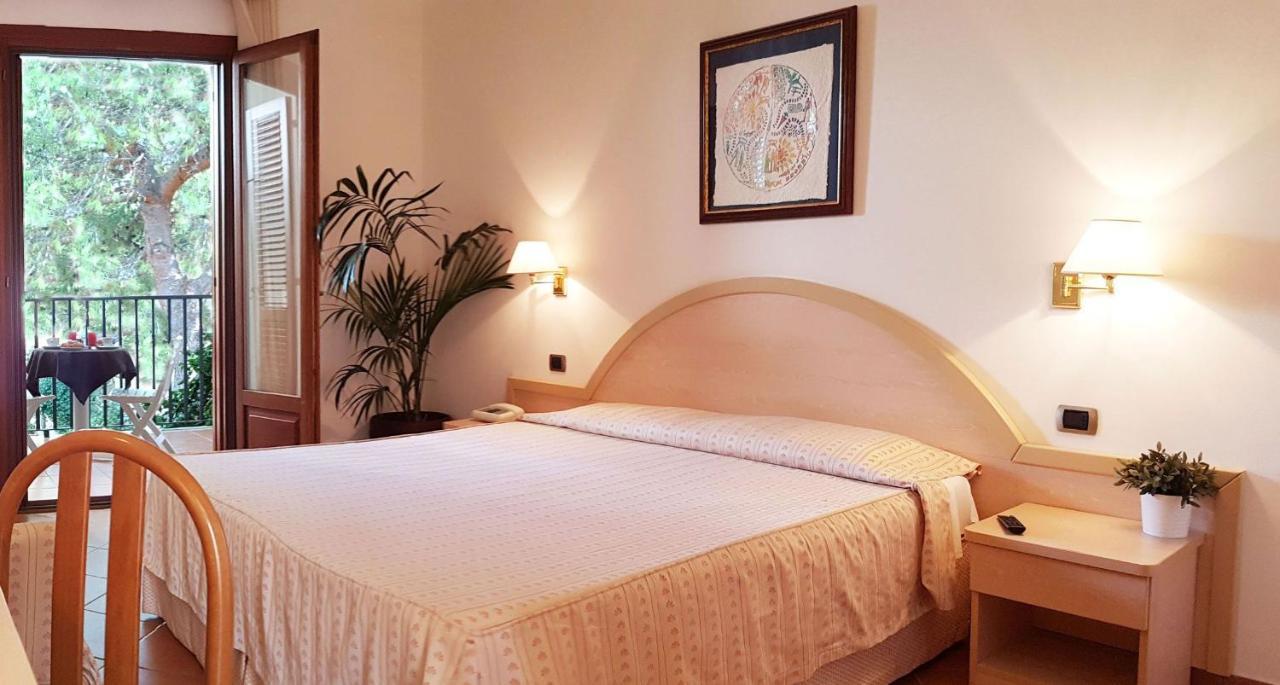 Hotel Gabbiano Beach Vieste Szoba fotó